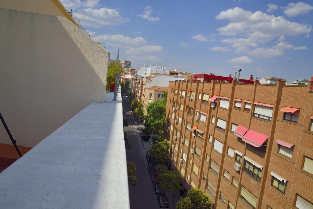 Hostal Arrate Madrid Exterior photo